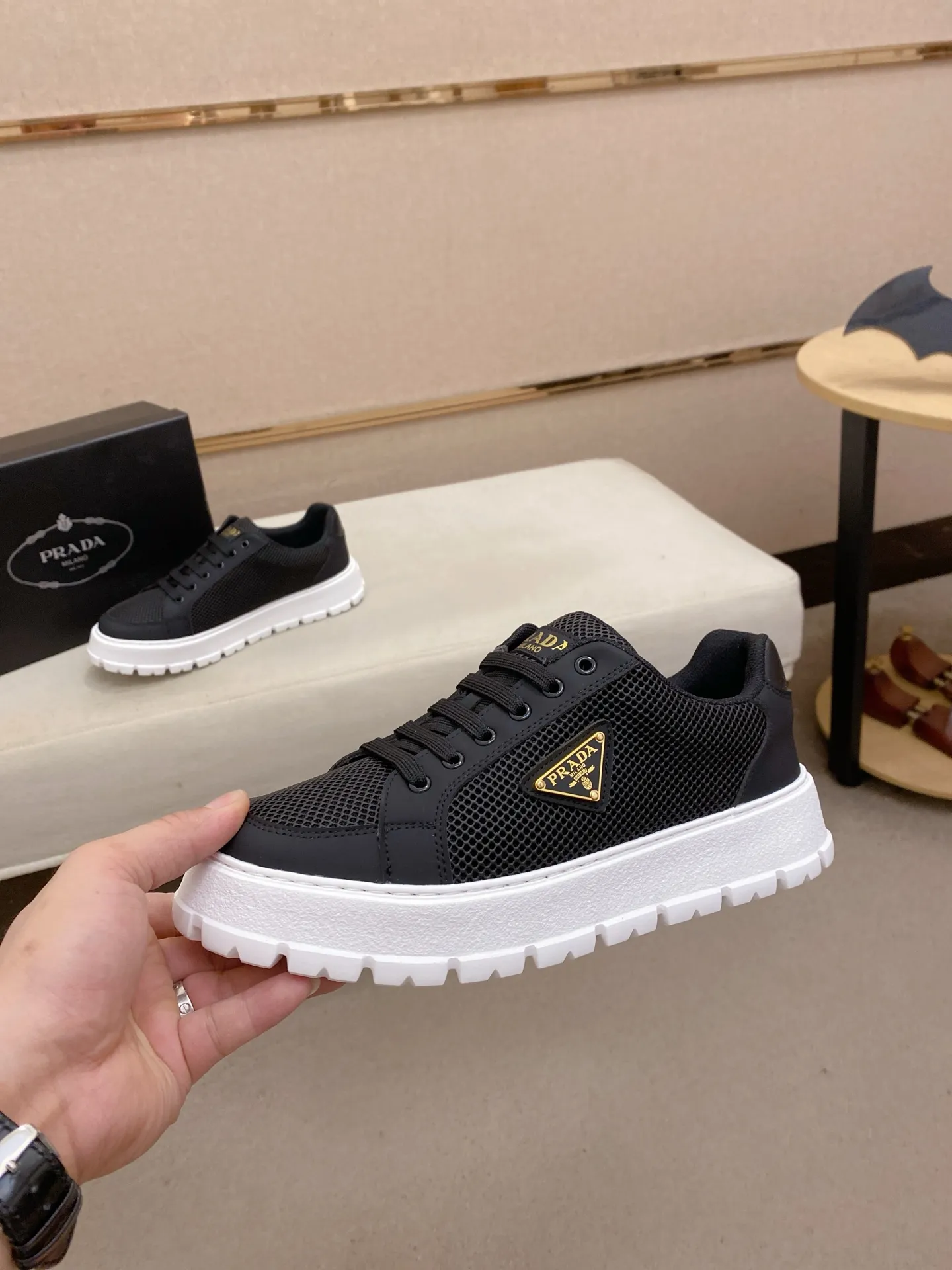 Men's men's shoes💰: 440💰[Prada～Prada] Trendy new styles are on the market. Same style as the official website. Counter quality. Original version. [Strong] [Strong] Imported selected first-layer cowhide. Comfortable and breathable sheepskin lining, fine workmanship, upper layer made of 100% pure cowhide, original last shape, comfortable on the feet, shoe sizes 38 to 44